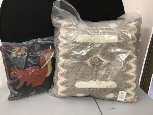 Lot of (2) Throw Pillows - Appear New - Lot 139
