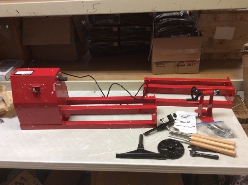 Vevor Wood Lathe 14" X 40" 400w 4 Speed Benchtop - E-Comm Return, P owers On Not Tested Further   - Lot 396