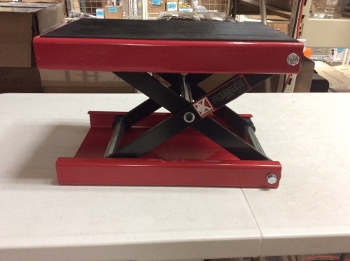 Small Utility Jack - Appears New, Missing Handle  - Lot 587