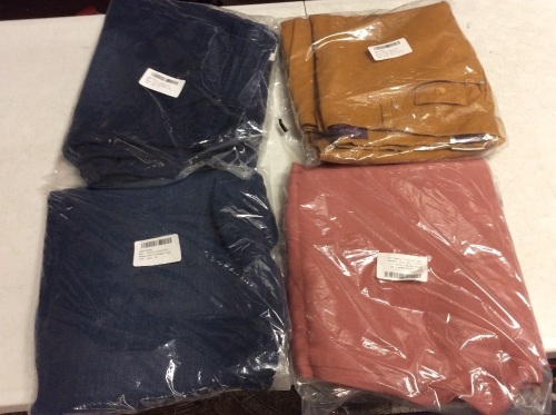 Lot of (4) Gloria Vanderbilt Womens Pants, Sizes 14 & 16 - Appear New  - Lot 763