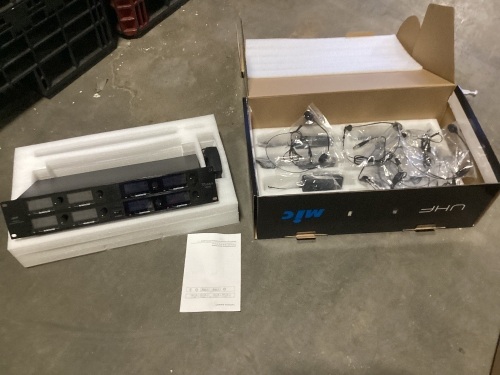 Frequency B Wireless Microphone System 8 Channel Microphone kit - Lot 331