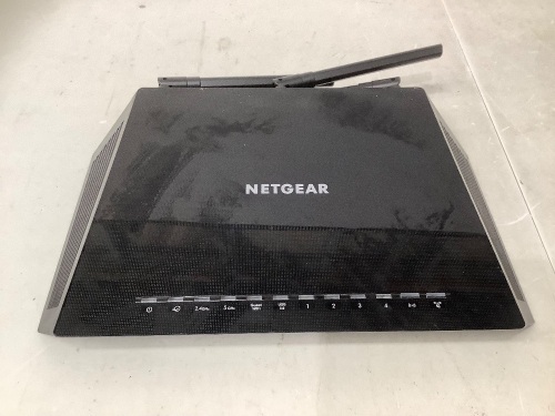 Netgear Nighthawk Smart WiFi Router, E-Comm Return - Lot 140