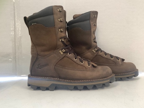 Danner Mens Boots, 10.5EE, E-Commerce Return, Retail 249.95 - Lot 731