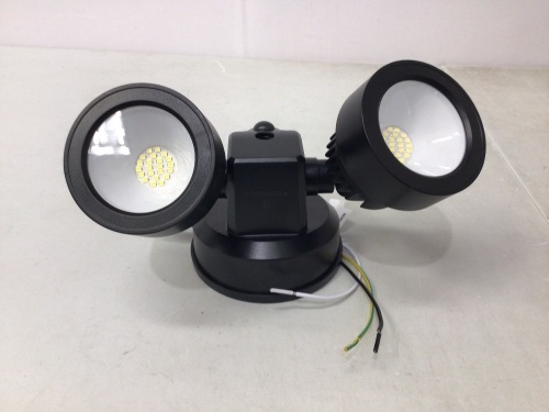 Wasserstein Floodlight, No Box, E-Comm Return - Lot 483