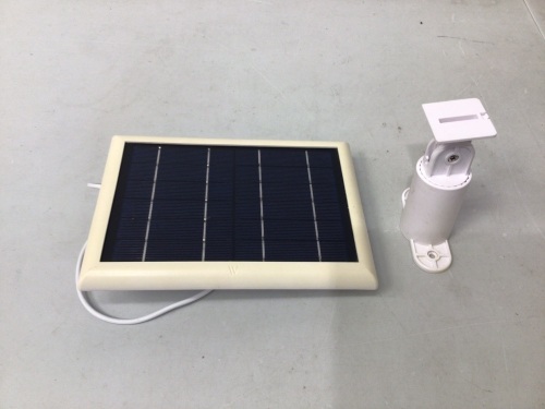 Wasserstein Solar Panel, E-Comm Return - Lot 411