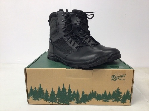 Men's Danner Boots, 8.5D, Appears New, Retail $180.00 - Lot 527