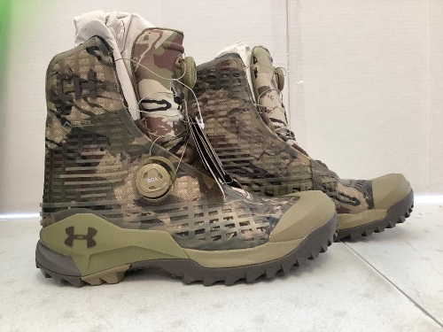 Under Armour Mens Boots, 9, Appears New, Retail 300.00 - Lot 760