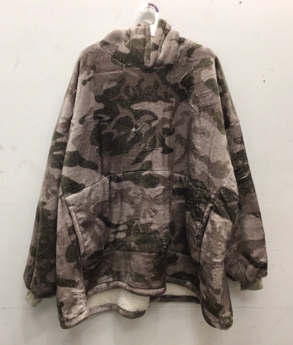 Oversized Sherpa Hoodie, OSFM, E-Commerce Return - Lot 206