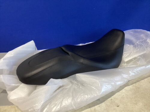 Passenger Seat for Harley Davidson Touring Street Glide RoadKing 2008-2020 - Lot 649