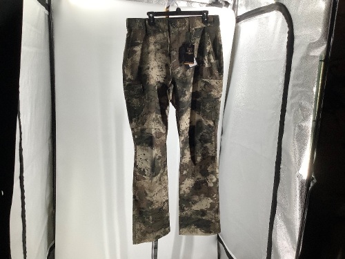 Performance Lightweight Men's Pant, Large, Appears New - Lot 191