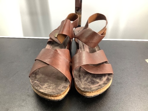 Natural Reflections Women's Sandals, 9, Appears New - Lot 192