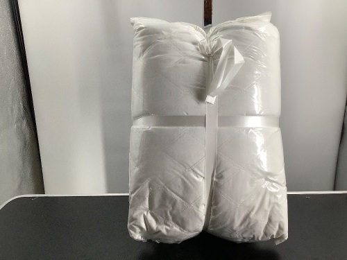 2 Pack King Size Bed Pillows, Appears New/Box Damaged - Lot 214