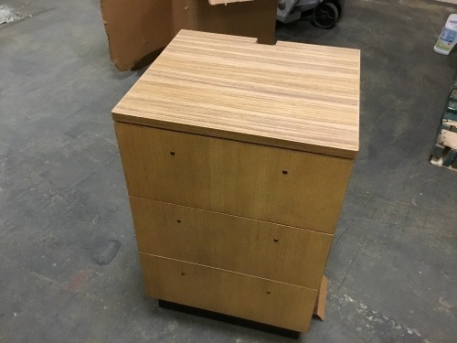 Thomasville Furniture Nightstand - Appears New  - Lot 343