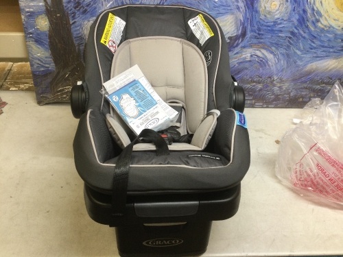 Graco SnugRide SnugLock 35 Infant Car Seat - Appears New  - Lot 610