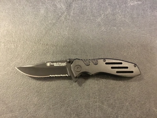 Smith & Wesson Extreme Ops Folding Knife - Appears New  - Lot 804