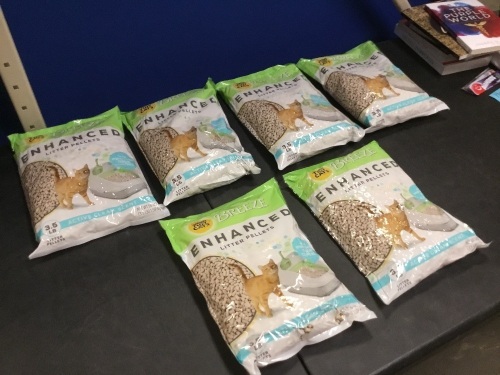 Lot of (6) Purina Tidy Cats BREEZE Litter System Refills - E-Comm Return, Appear New  - Lot 848