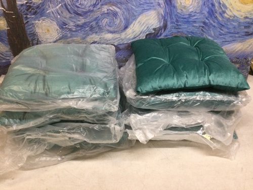 Lot of (8) Green Seat Cushions with Ties - E-Comm Return, Appear New  - Lot 899