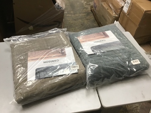 Lot of (2) Twin Size Duvet Covers for Weighted Blankets - Appear New  - Lot 1065