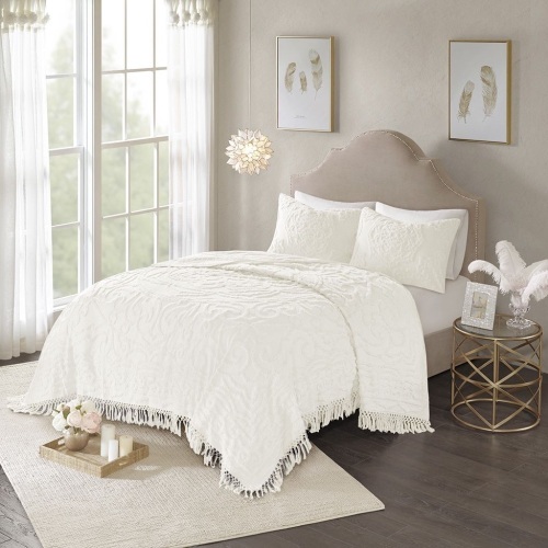 Madison Park Laetitia King/Cal King 3-Piece Tufted Cotton Chenille Medallion Fringe Coverlet Set - Appears New   - Lot 825