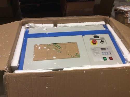 Vevor Co2 Laser Engraver Cutting Machine 40W - E-Comm Return, Unknown Condition, Untested, Dented Corner - Lot 290