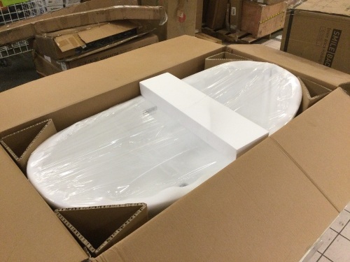 Empava EMPV-FT1518 67" Acrylic Freestanding Bathtub. Has a Crack. SEE PICTURES - Lot 393