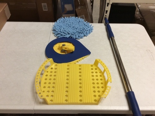 Chomp Telescoping Dry Dust / Wet Wash Cleaning Mop with Washable Microfiber Pad - Appears New  - Lot 806