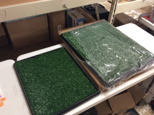 Pet Maker Faux Grass Potty Mat - Appears New  - Lot 840