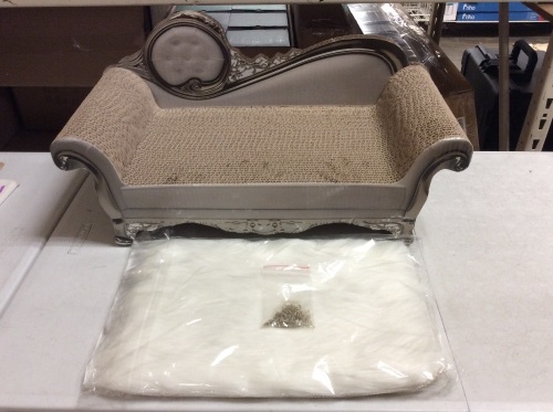 SONGWAY Sofa Shape Scratcher Bed with Faux Fur Mat - Appears New  - Lot 110