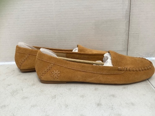 Womens Moccasins, 8.5M, E-Commerce Return, Stain on Toe