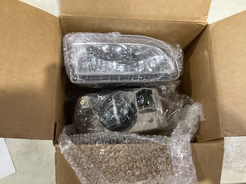 Fits 1998-2007 Toyota Land Cruiser Fog Lights w/ Bulb kit - Clear - Lot 126