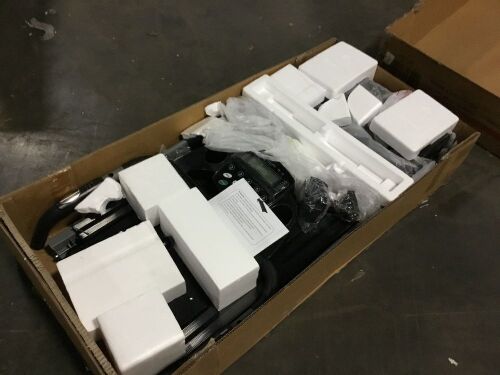 800 W Folding Fitness Treadmill - Lot 143