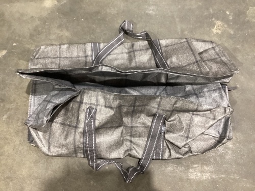 Lot of (8) Duffel Bags  - Lot 673