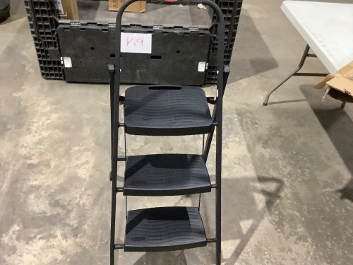 Rubbermaid RM-3W-2B Steel Frame 3-step Folding Step-stool with Hand Grip and Plastic Steps, 250-pound Capacity, Black Finish  - Lot 509
