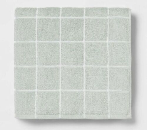 Case of (12) Room Essential Everyday Bath Towels - Lot 260