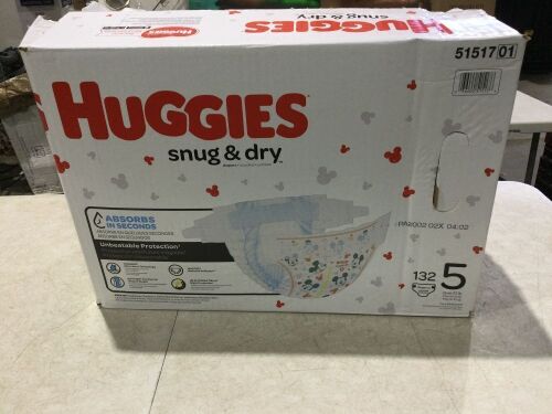 Huggies Snug & Dry Baby Disposable Diapers, Size 5, 132 ct - Lot 884