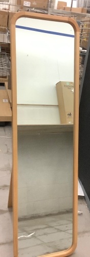 Standing Mirror, Appears New - Lot 161