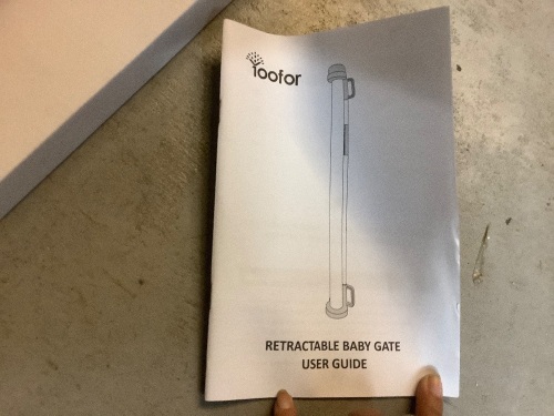 Retractable Baby Gate, Appears New/Box Damaged - Lot 199