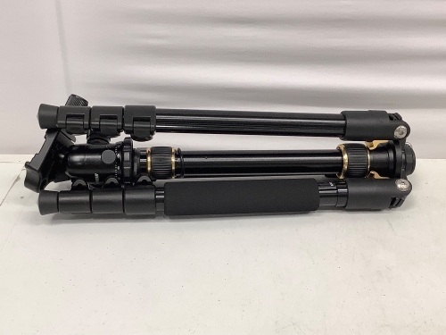 Camera Tripod, Appears New - Lot 269