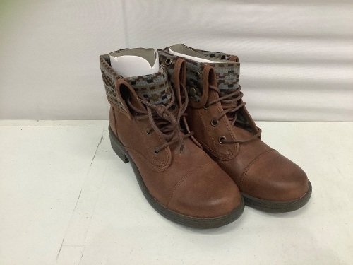 Natural Reflections Womens Boots, 10M, Appears new, Retail 39.99 - Lot 488