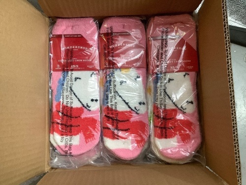 Lot of (12) Pairs of Super Soft Crew Socks, Appears New - Lot 263