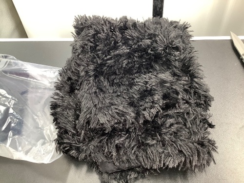 Set of 2 Faux Fur Throw Pillow Cases, Appears New - Lot 327