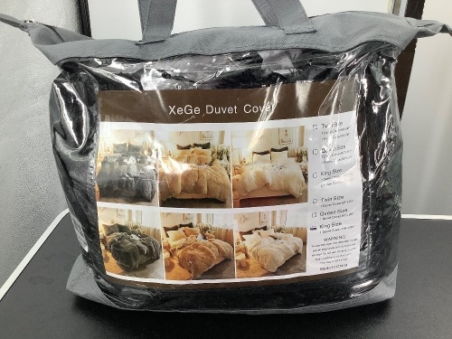 King Size Faux Fur Duvet Cover, Appears New - Lot 328