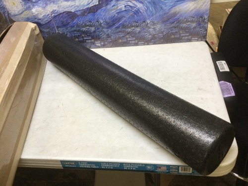 Amazon Basics High-Density Round Foam Roller 36" - E-Comm Return, Appears New - Lot 855