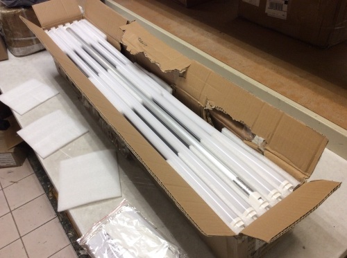 HMINLED 4' T8 LED Tube Lights, 25 Pack - Appears New - Lot 633