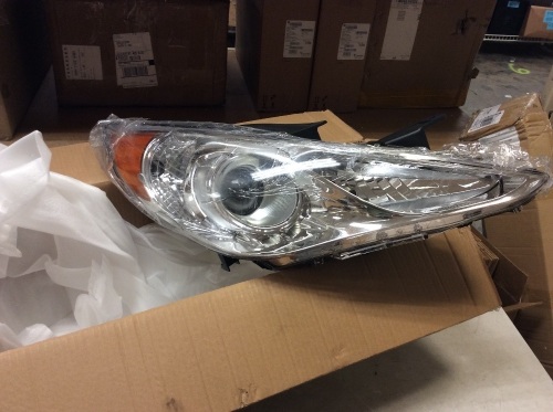 Hyundai Sonata Headlight 2011 - Appears New  - Lot 1106