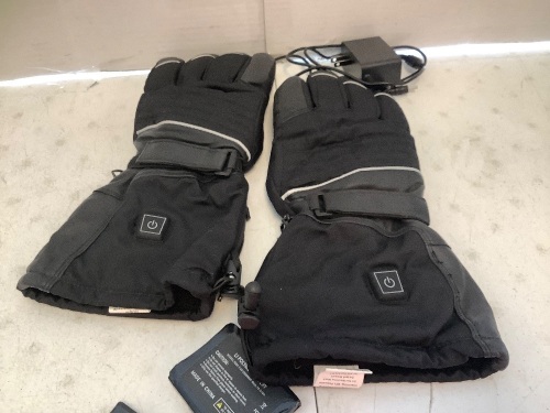 Heated Gloves, L/XL, Powers Up, E-Commerce Return - Lot 261