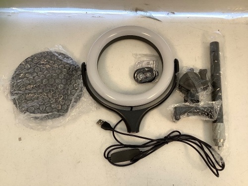 Ring Light Kit, Powers Up, Appears New, Retail $30.00 - Lot 294