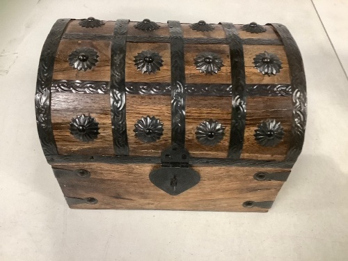 Treasure Chest, E-Commerce Return - Lot 495