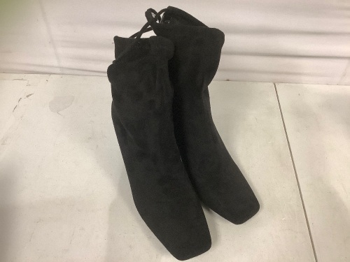 MySoft Womens Suede Boots, 8.5, Appears New - Lot 454