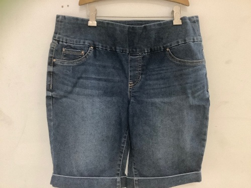 Natural Reflections Womens Shorts, 8, Appears new, Retail 29.99 - Lot 441